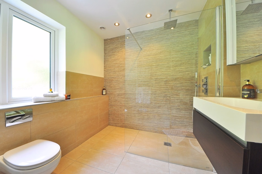 Kestrel — bathroom